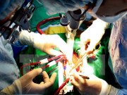 Tin tức - Bé gái 7 tuổi bị kính cắt đứt toàn bộ mạch máu cánh tay