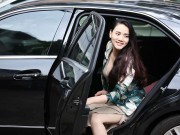 Làng sao - Trang Nhung xuống phố bằng xe tiền tỷ sau sinh