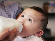 Làm mẹ - 10 mẹo luyện cho bé bú bình "một phát ăn ngay"