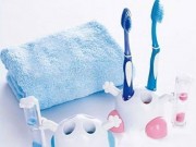 Nhà đẹp - Cắm chung bàn chải, cả gia đình có thể nhiễm khuẩn từ bồn cầu