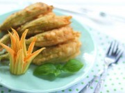 Bếp Eva - Hoa bí nhồi tôm, cá chiên giòn