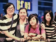 Làng sao - Gia đình Phương Thảo - Ngọc Lễ về nước lúc nửa đêm