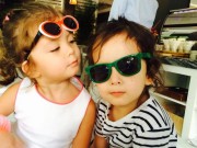 Làng sao - Hai nhóc tỳ nhà Hồng Nhung nhí nhố đi cafe cùng mẹ