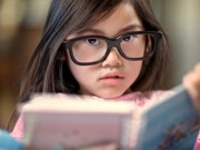 Làm mẹ - Dấu hiệu cần cho trẻ đi khám mắt sớm