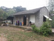 Tin tức - Hòa Bình: Mẹ đầu độc bố, hai con nhỏ bơ vơ
