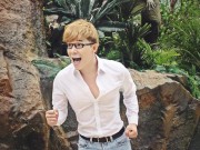 Làng sao - Nathan Lee tái mặt vì bị khủng long rượt đuổi