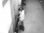 Tin tức - Kẻ lạ khóa cửa, tưới xăng vào nhà người dân định đốt