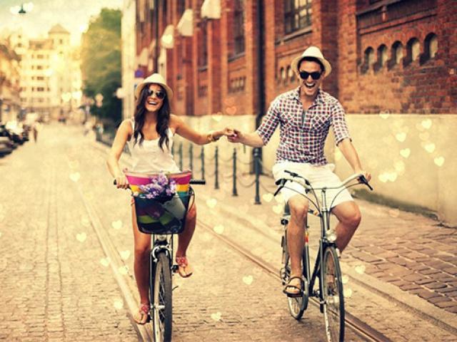 Thơ tình: Bàn tay anh vẫn nắm