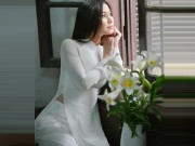 Thời trang - Tan chảy vì thiếu nữ Hà Nội chụp ảnh áo dài bên hoa loa kèn