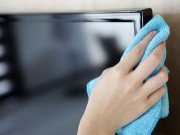 Nhà đẹp - Cách vệ sinh màn hình Tivi tinh thể lỏng an toàn