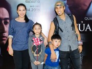 Làng sao - Phạm Anh Khoa đưa vợ hơn tuổi và hai con đi xem phim