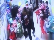 Clip Eva - Giáo viên mầm non bị phụ huynh đánh vì bạo hành học sinh