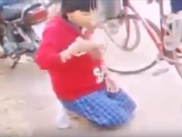 Vụ học sinh ăn cát: Mâu thuẫn từ tiếng nẹt pô xe máy
