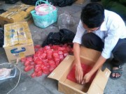 Mua sắm - Giá cả - Đột kích lò sản xuất, kinh doanh mỹ phẩm lậu