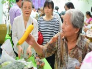 Tin tức - Người dân TP. HCM đổ xô đi mua rau củ quả sạch