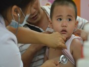 Tin tức - Nghỉ làm đưa con đi chữa bệnh do nắng nóng