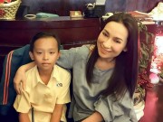 Làm mẹ - Phi Nhung tài trợ tiền học cho cậu bé hát đám cưới 13 tuổi