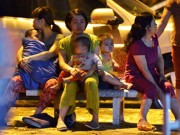 Tin tức - Cháy chung cư ở Linh Đàm: Trẻ vạ vật ngủ ngoài đường