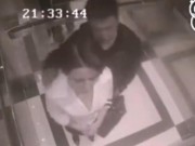 Clip Eva - Video: Giở trò sàm sỡ, "yêu râu xanh" bị đánh gục trong thang máy