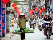 Tin tức - Ảnh: Những người miệt mài làm việc “quên” ngày 1/5