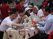 Tin tức - Hơn 1.000 cán bộ Đà Nẵng ăn hải sản vào bữa trưa