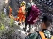 Clip Eva - Clip: Thoát chết thần kỳ khi rơi xuống từ Vạn Lý Trường Thành