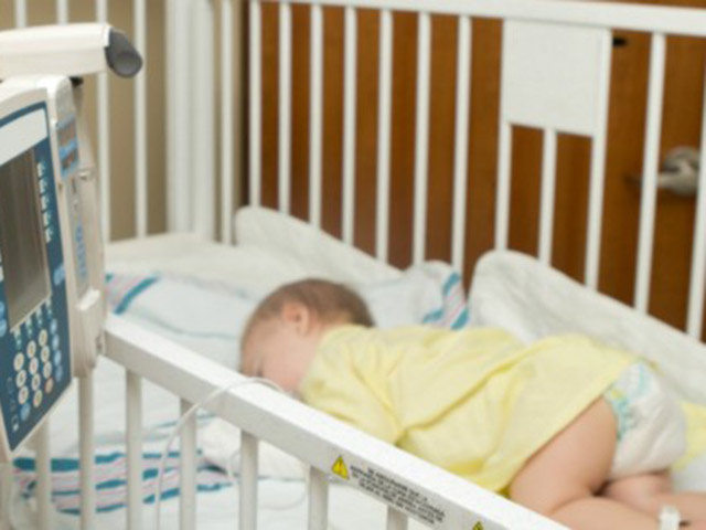 Bé 4 tháng tuổi chảy máu não vì bị rung lắc