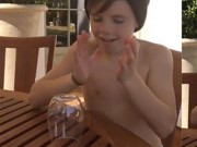 Clip Eva - Clip: Cậu út nhà Beckham vỗ cốc, hát gây sốt