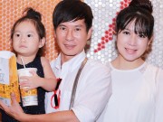 Xem & Đọc - Vợ chồng Lý Hải ăn vận giản dị đưa con đi xem phim hoạt hình