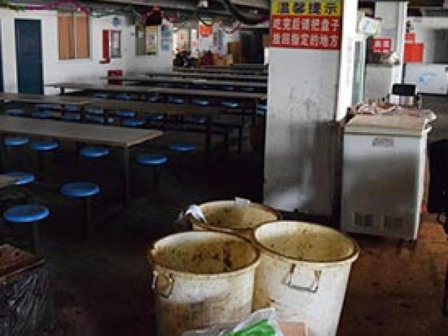 Clip: Nơi ở tồi tàn của công nhân sản xuất iPhone