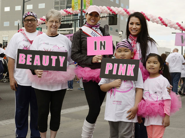 HH Kelly Trang Trần dẫn con đi bộ gây quỹ chống ung thư vú