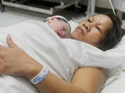Bà bầu - Việc có lợi mẹ nhất định phải làm cho bé ngay sau sinh