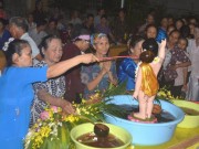 Nhà đẹp - Tại sao phải tắm Phật trong ngày Phật đản sinh?