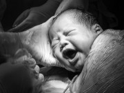 Bà bầu - Ảnh cận cảnh vợ sinh mổ qua ống kính nhiếp ảnh gia Việt