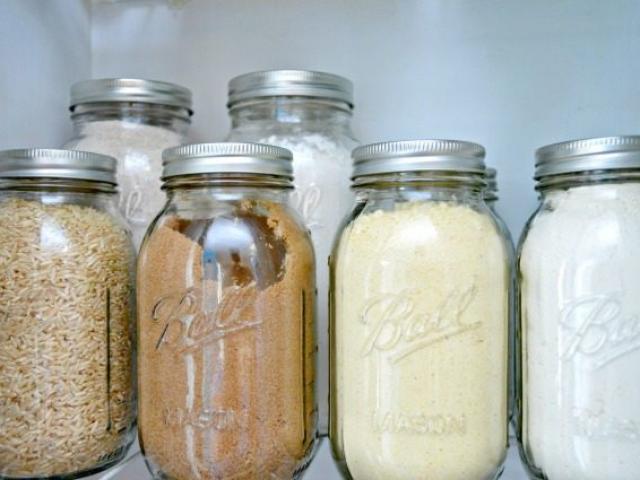 6 mẹo nhỏ xua đuổi kiến, bọ, côn trùng tránh xa tủ bếp