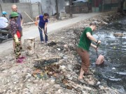 Tin tức - Phía sau vụ "ông Tây" dọn cống thối xôn xao Hà Nội