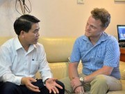 Tin tức - Chủ tịch TP Hà Nội cảm ơn “ông Tây” lội mương dọn rác