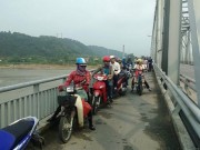 Tin tức - Có bầu với bạn trai, thiếu nữ xinh đẹp nhảy cầu tự tử