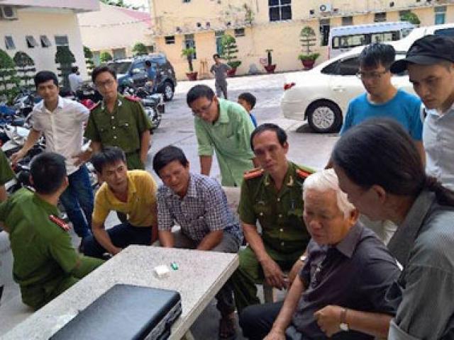 Vụ cháy xe 12 người chết: Tìm được mẹ nhờ chuông điện thoại