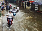 Tin tức - Mưa suốt đêm, nhiều tuyến phố Hà Nội ngập sâu