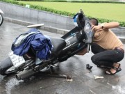 Tin tức - Hướng dẫn cách “cứu” xe khi bị chết máy vì ngập nước