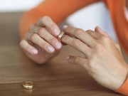 Eva tám - ‘Đơn ly hôn em viết rồi, chỉ đợi anh kí thôi’