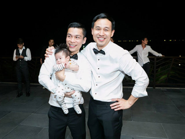 Adrian Anh Tuấn - Sơn Đoàn gây xôn xao khi nhờ người mang thai hộ