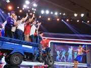 Làng sao - Người Bí Ẩn: Anh chàng hít tô vào bụng kéo xe chở 15 người