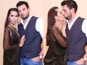 Làng sao - Siêu mẫu Hà Anh tình tứ hôn chồng sắp cưới tại sự kiện