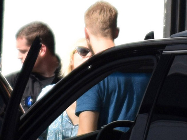 Nụ hôn cuối cùng Taylor Swift và bạn trai trước khi chia tay