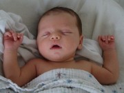 Làm mẹ - Nắng nóng, trẻ có thể tử vong vì sai lầm sau của cha mẹ