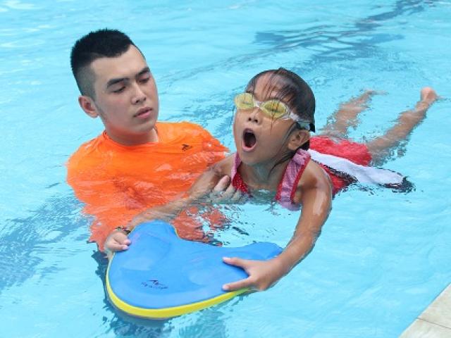 Video: Các bài tập phòng chống đuối nước ở trẻ nhỏ