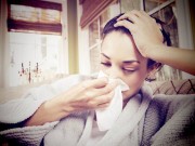 Bà bầu - Nằm điều hòa, mẹ bầu cẩn trọng với bệnh viêm họng