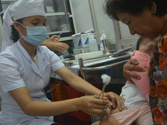 Thêm tỉnh phía Nam tạm hết nhiều vắc xin quan trọng